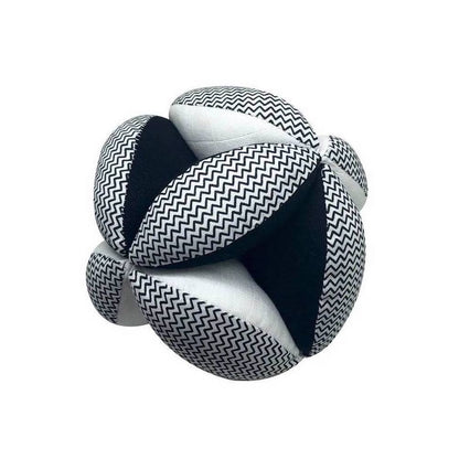 Montessori gripping ball - Black and white